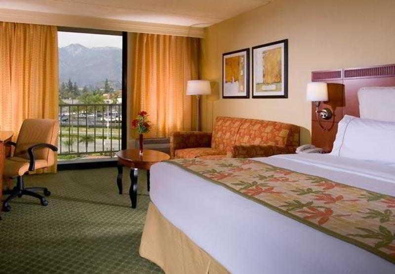 Courtyard By Marriott Los Angeles Pasadena/Monrovia Dış mekan fotoğraf